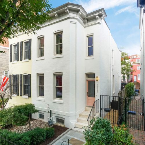 1521 Caroline St NW